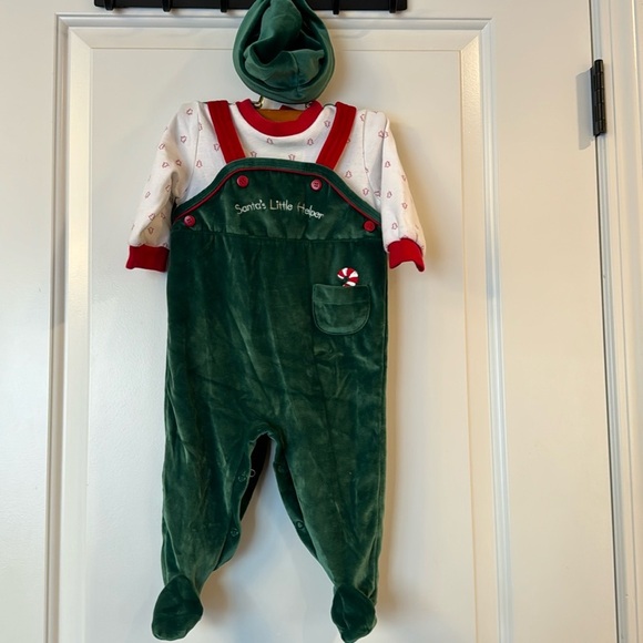Baby Christmas Footie Pajamas outfit holiday onesie 6-9 mos. with matching hat - Picture 1 of 10